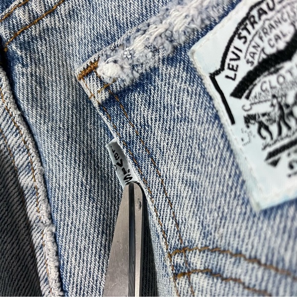 VTG 70’s Levi’s White Tag Distressed Light Wash Straight Leg Jeans 23”x 27” - Picture 11 of 11